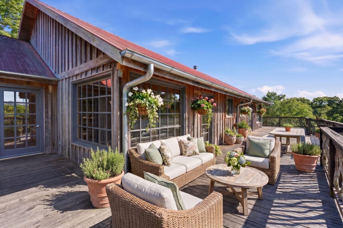 A Mountain Homestead with Pool, Guest House, and Pastureland