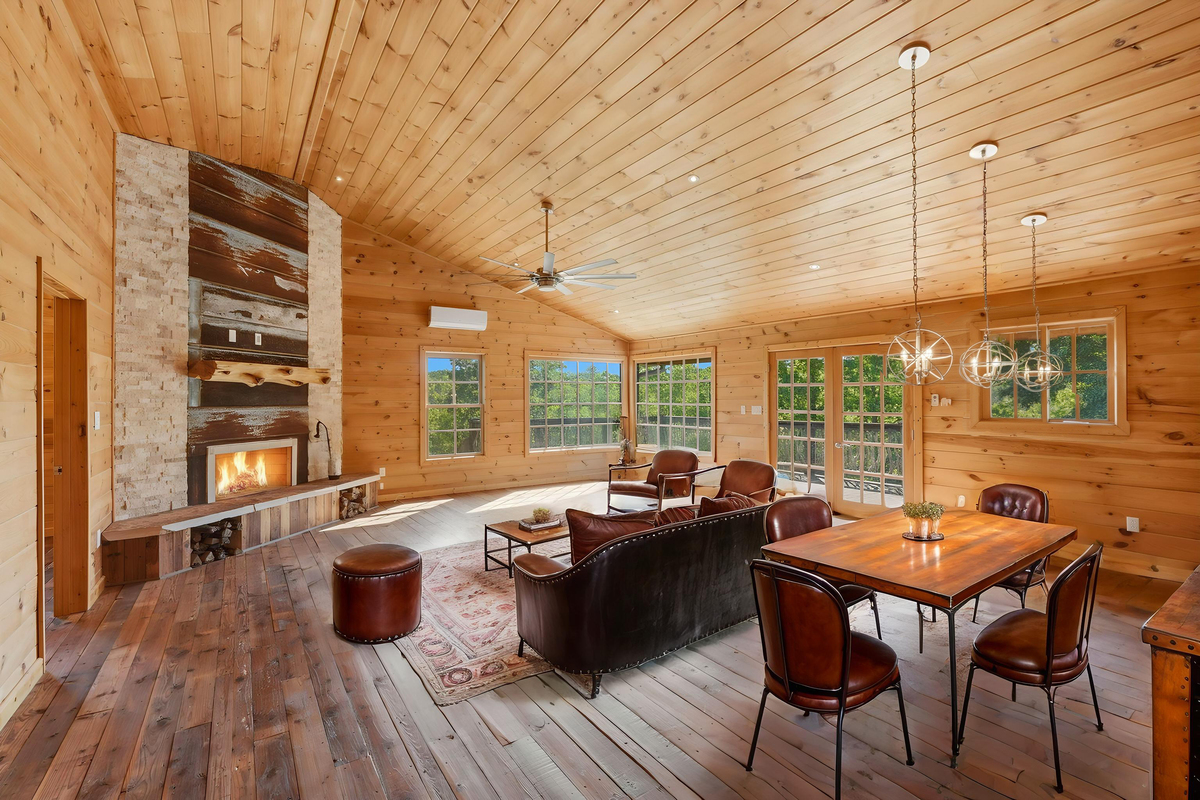 A Mountain Homestead with Pool, Guest House, and Pastureland