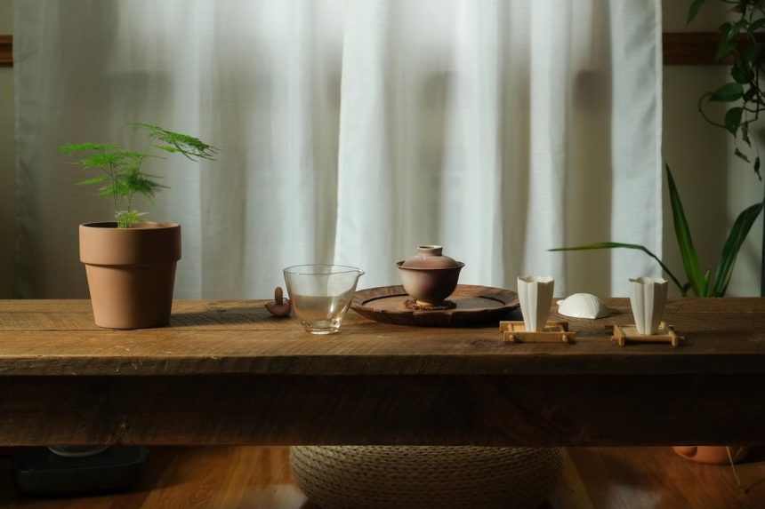 Kong Mountain Tea Steeping First Tea Room in Harvard Square This August