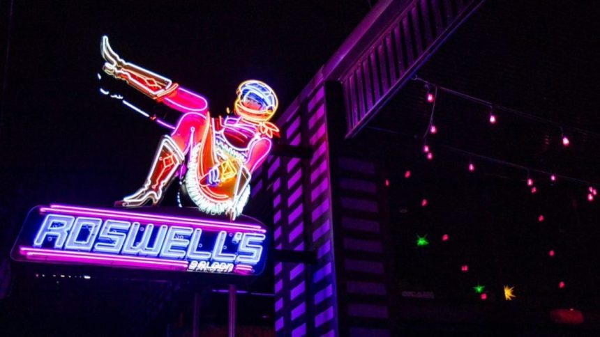 Roswell's Saloon restaurant sign image