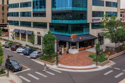 JLL Capital Markets secured refinancing for the fully leased Cherry Creek North mixed-use property. 