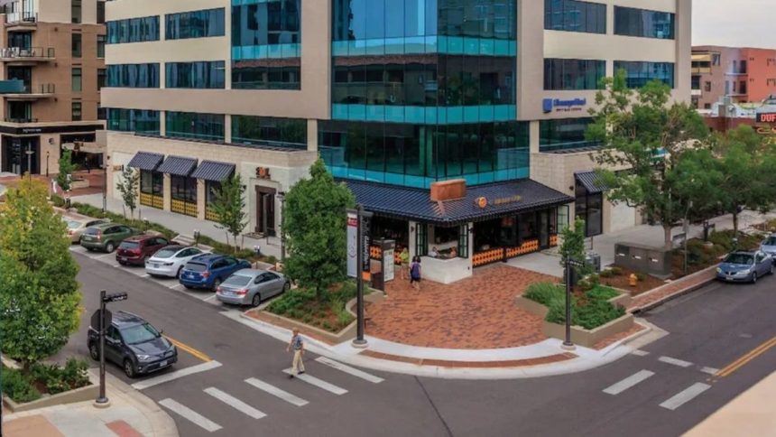 JLL Capital Markets secured refinancing for the fully leased Cherry Creek North mixed-use property. 