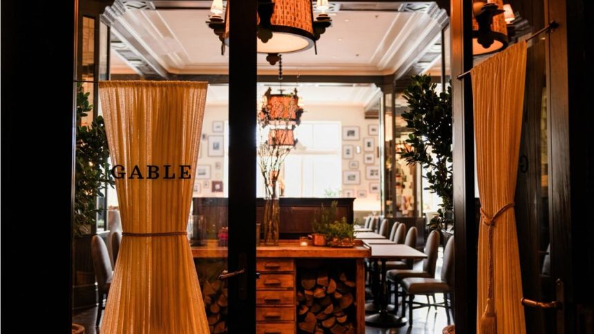 Gable opens in the Hollywood Roosevelt Hotel