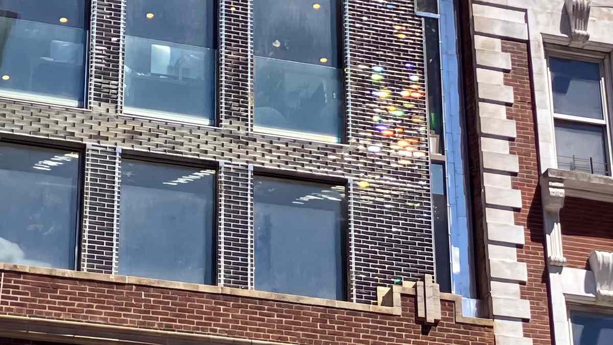 50 Hudson Street building adds glass bricks to its newly added floors.